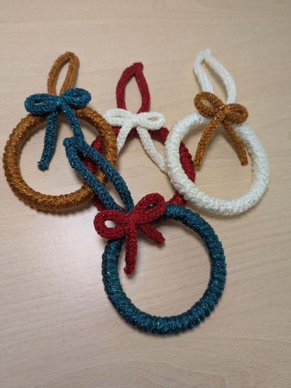 Adornos Navideños Personalizables con Tricotín – Diseño Artesanal y Único - Imagen 6
