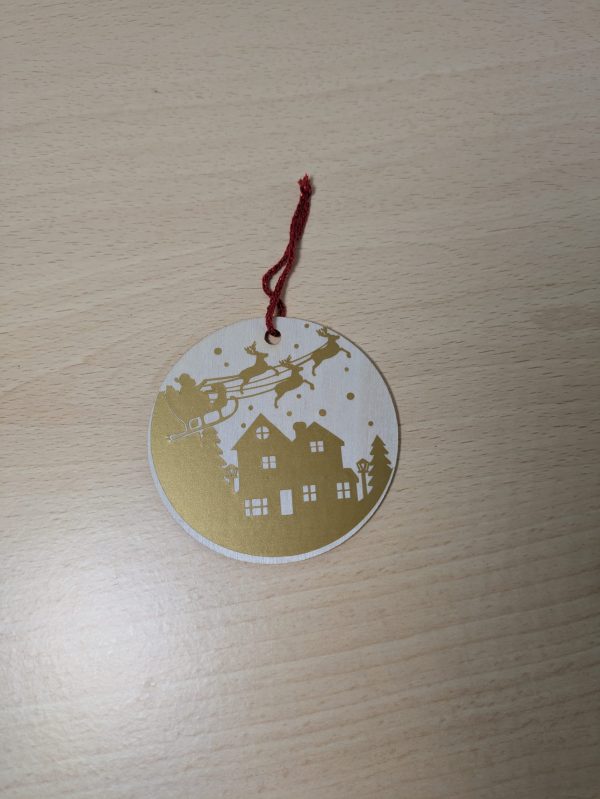 Adorno Navideño de Madera Personalizado – Bola de Navidad Única y Artesanal - Imagen 2