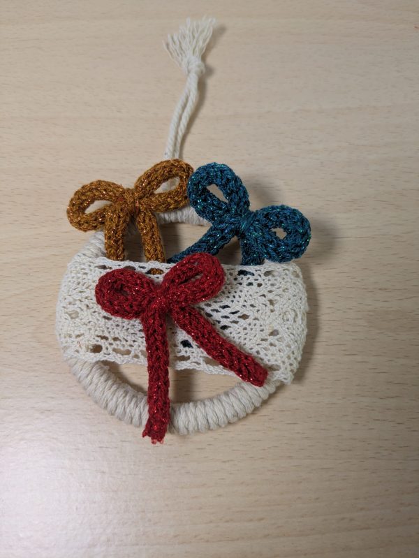 Adornos Navideños Hechos con Macramé – Decoración Artesanal y Elegante - Imagen 2